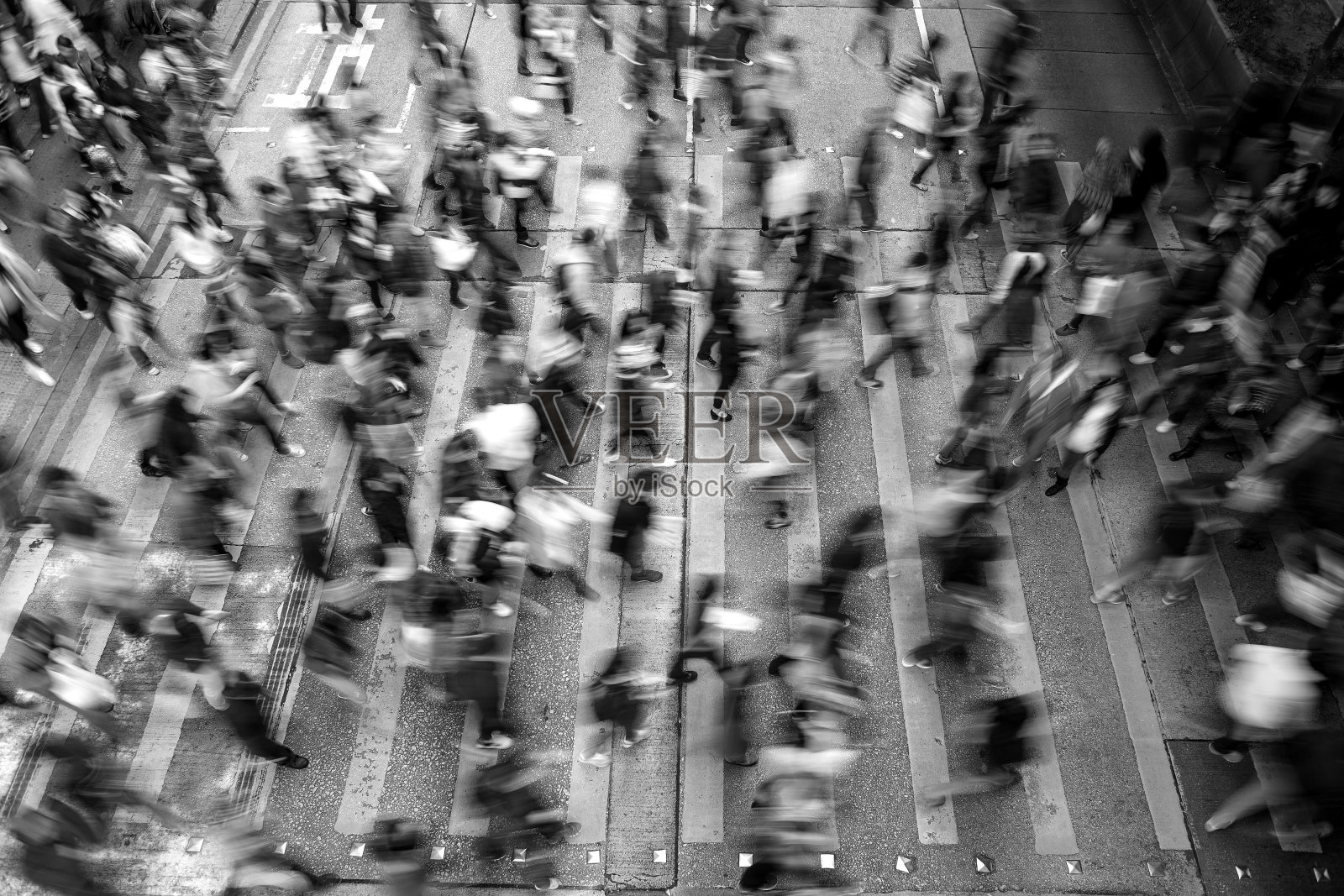 香港繁忙的行人过路处(黑白)照片摄影图片