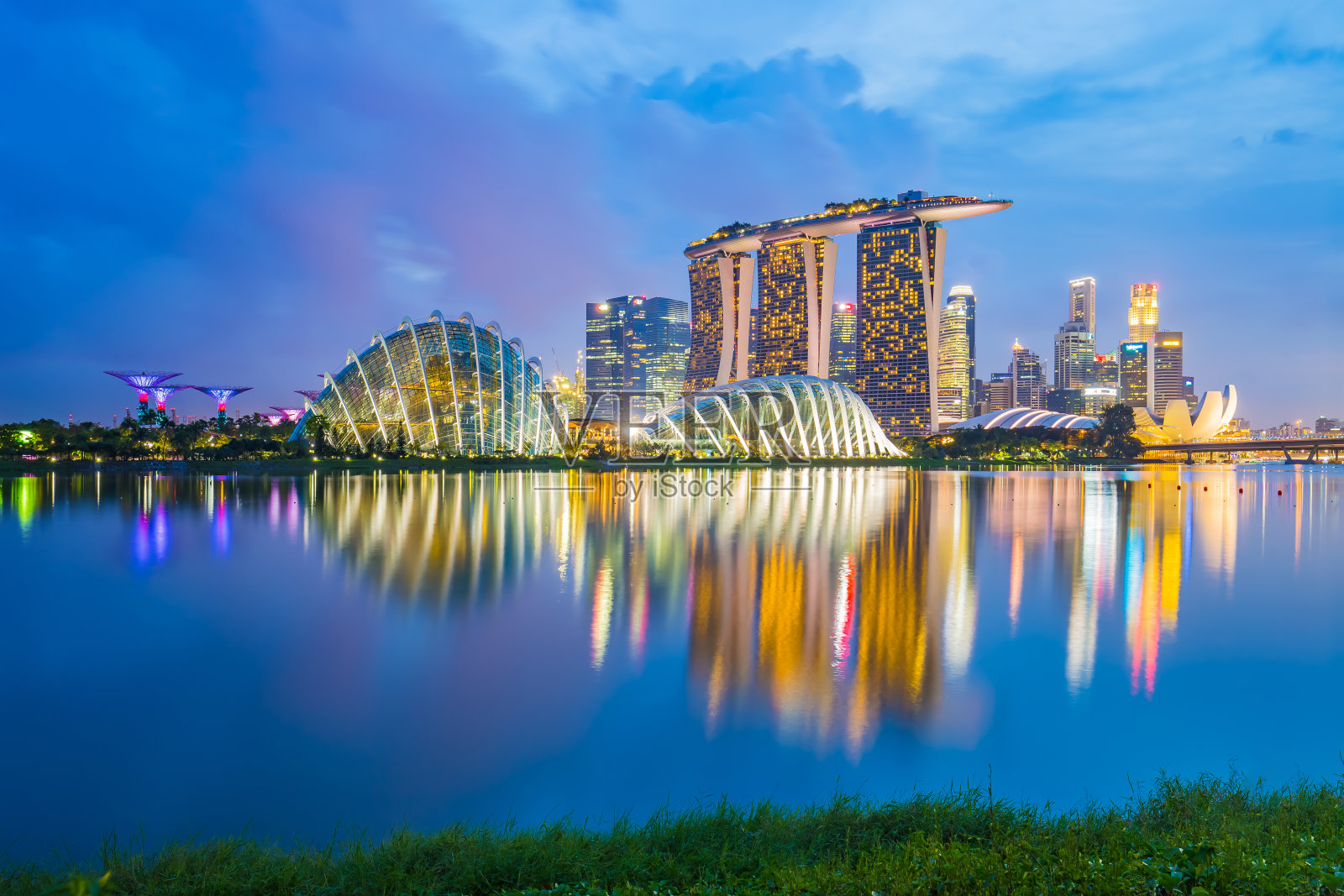 新加坡夜景的天际线照片摄影图片