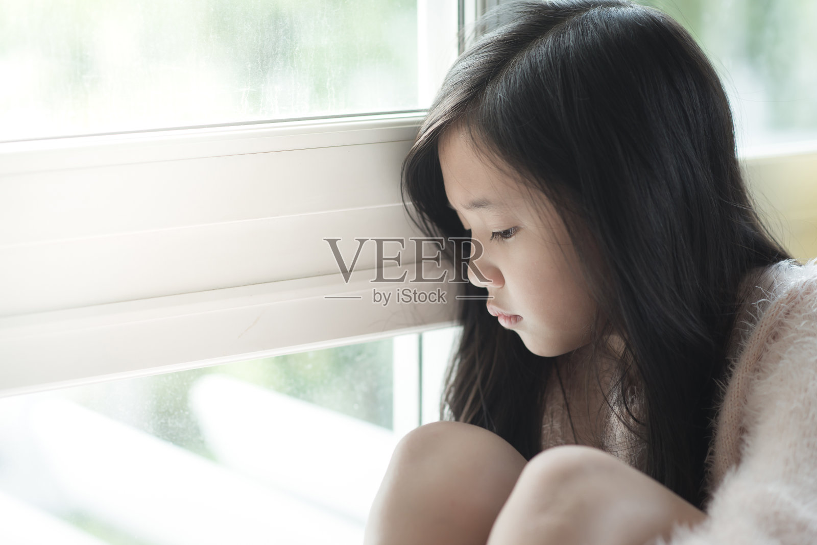 亚洲美丽悲伤的女孩的肖像照片摄影图片