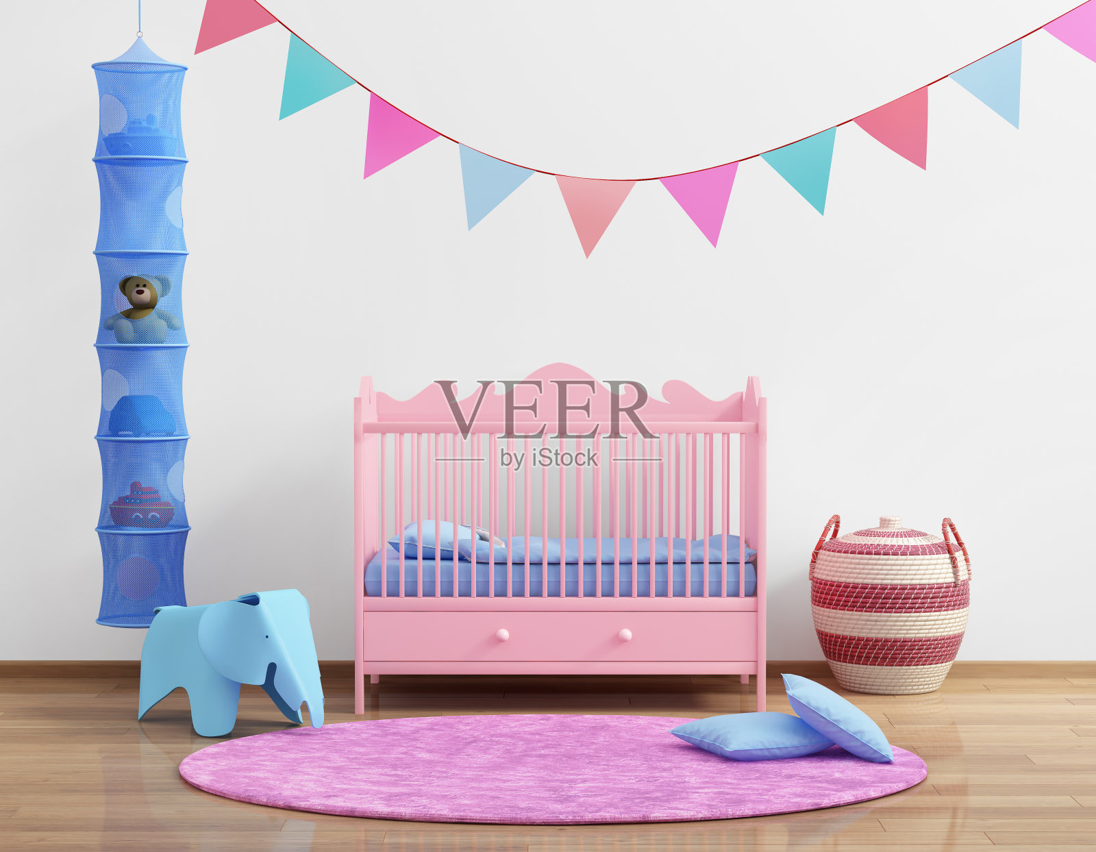 宝宝的粉色婴儿室，挂着旗子和小地毯照片摄影图片