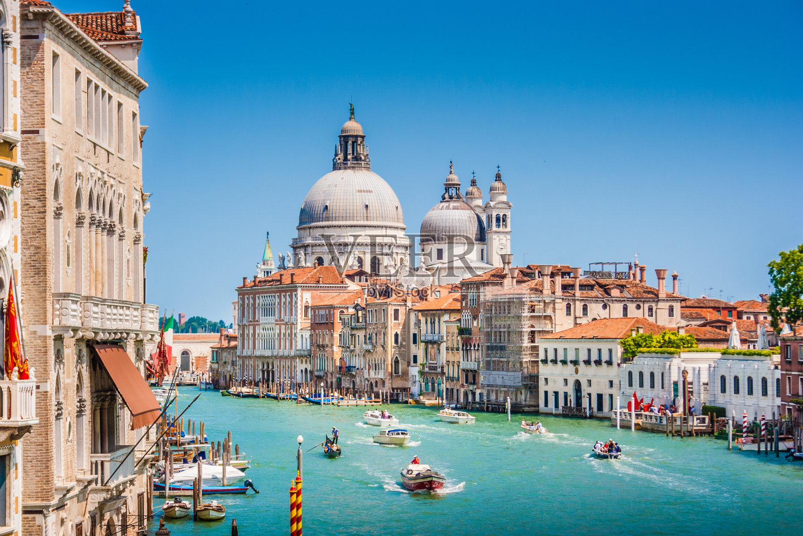 威尼斯圣玛丽亚卫生教堂的大运河照片摄影图片