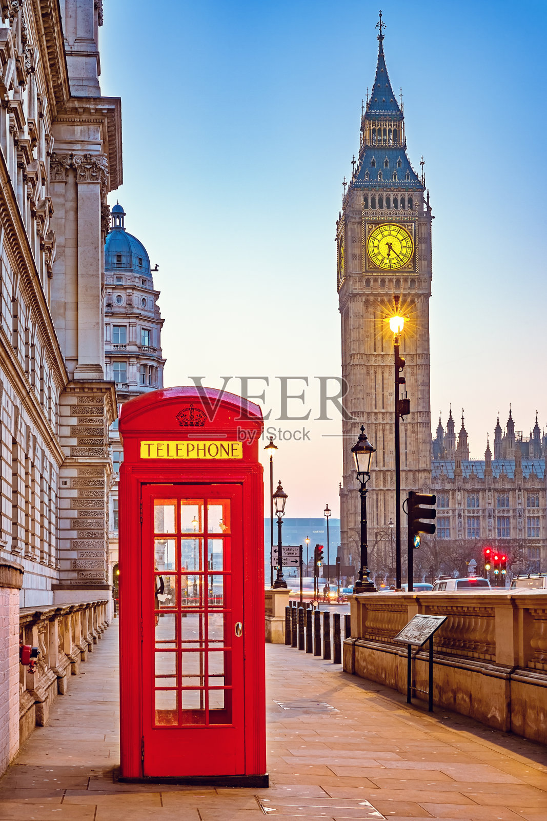 伦敦传统的红色电话亭照片摄影图片
