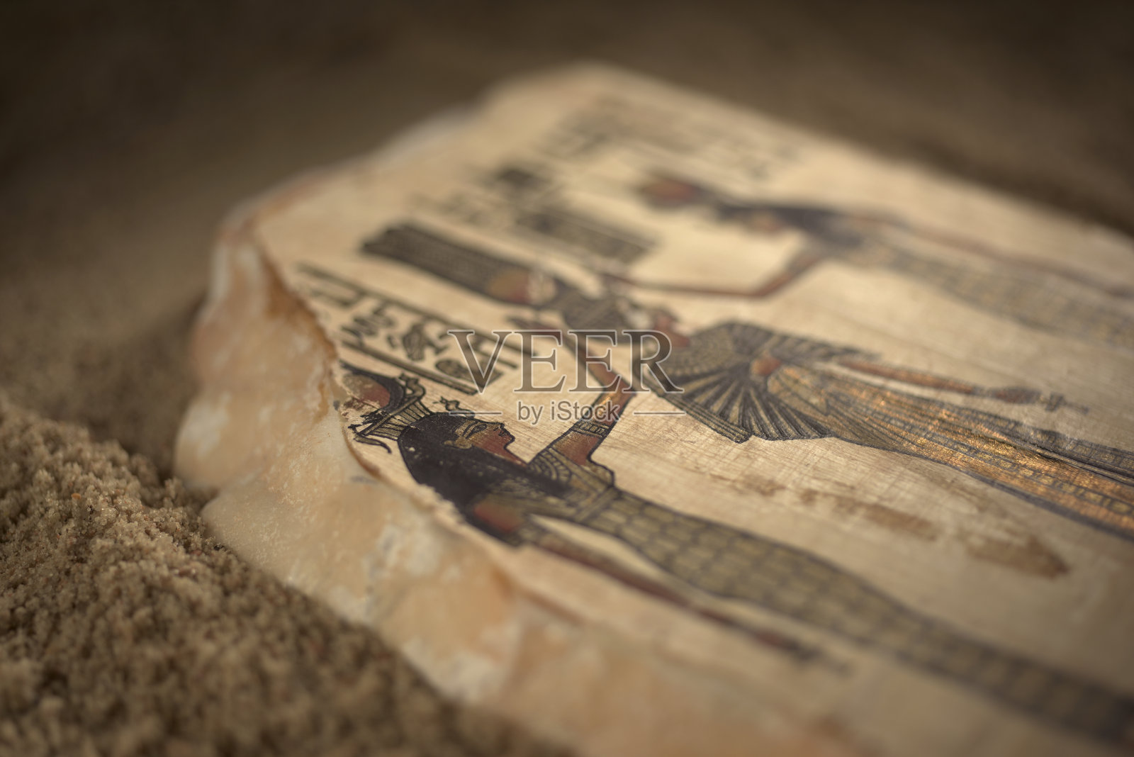 沙中的埃及象形文字石碑照片摄影图片