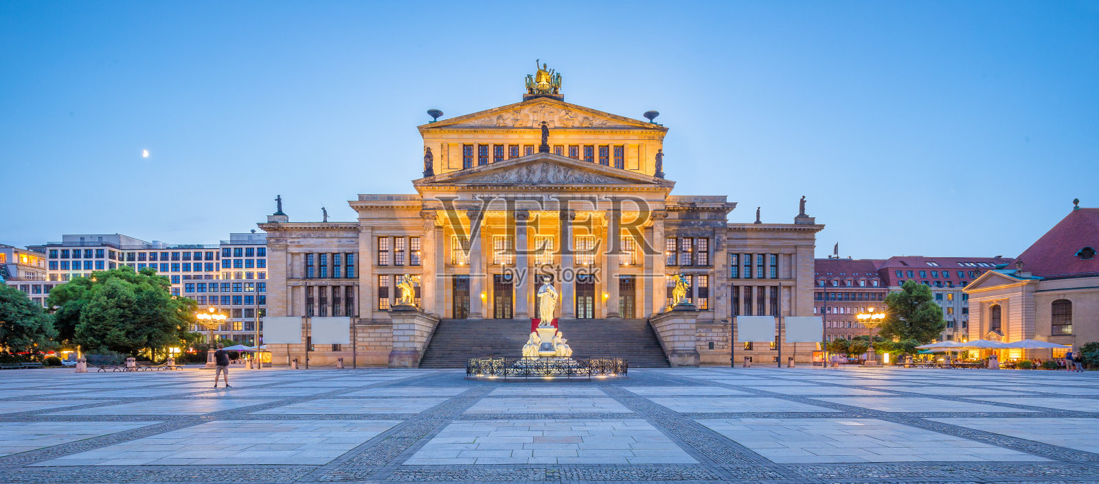 柏林宪兵市场广场的柏林音乐厅黄昏全景，柏林照片摄影图片