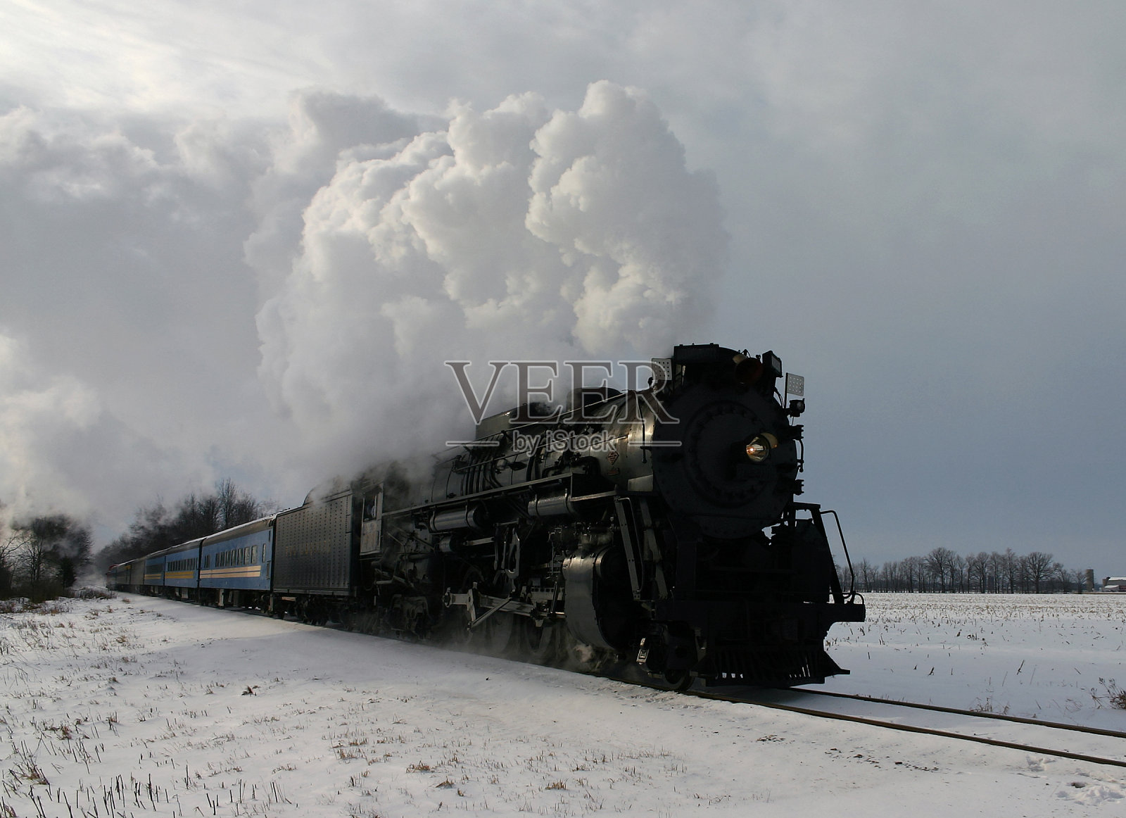 冬天的火车照片摄影图片