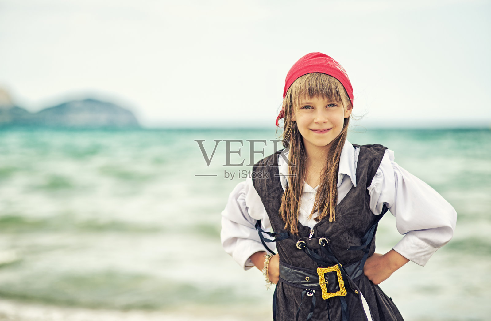 勇敢的小海盗女孩照片摄影图片