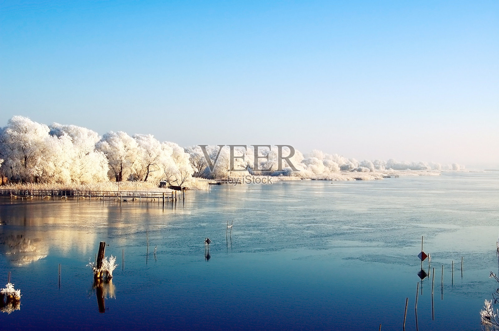 哈韦尔河的冬季景观(德国)照片摄影图片