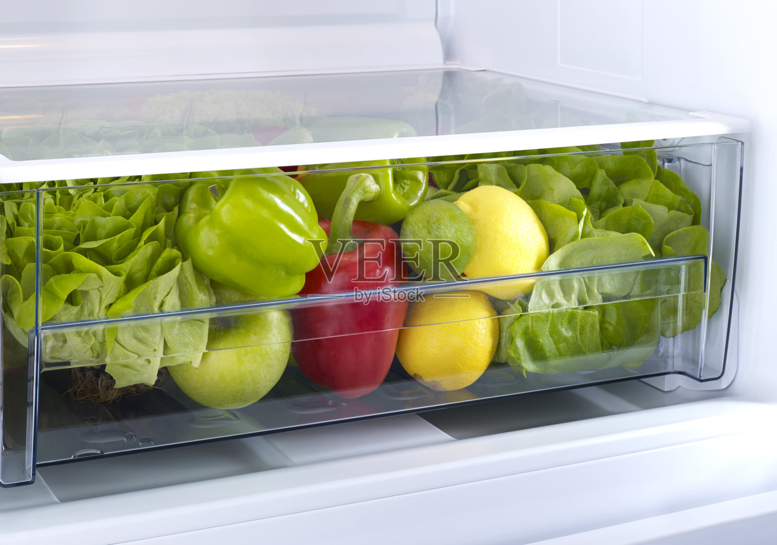 冰箱抽屉里装满了蔬菜照片摄影图片