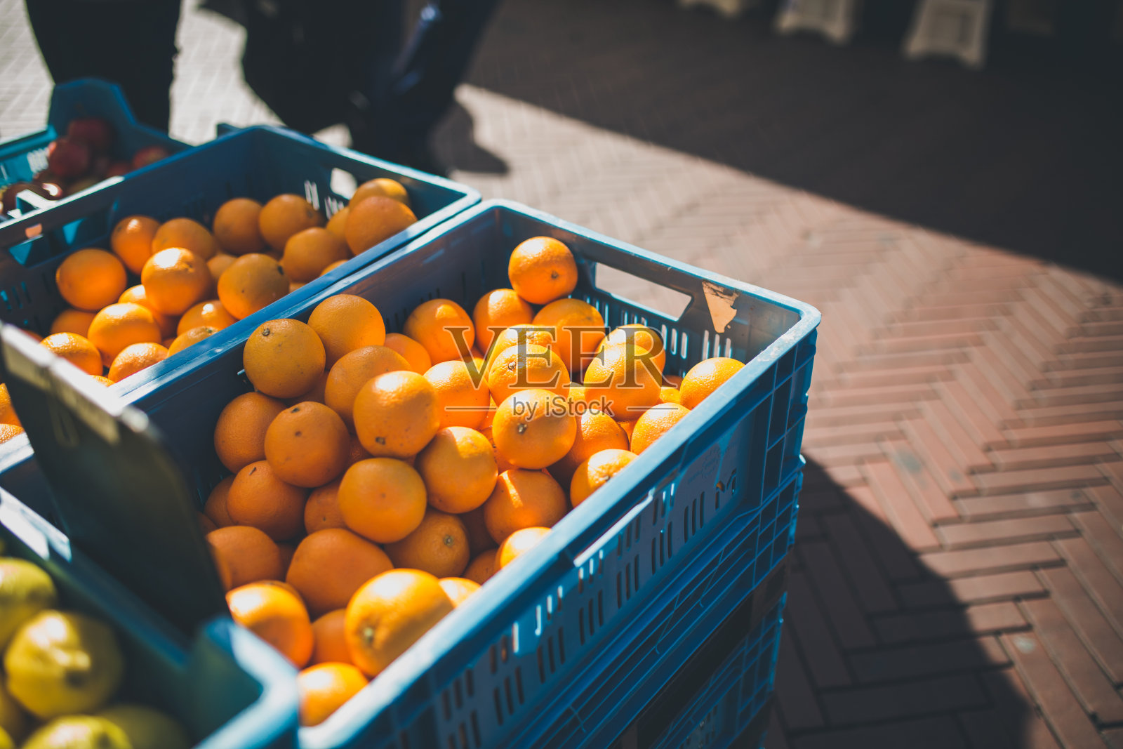 市场上的新鲜橙子照片摄影图片