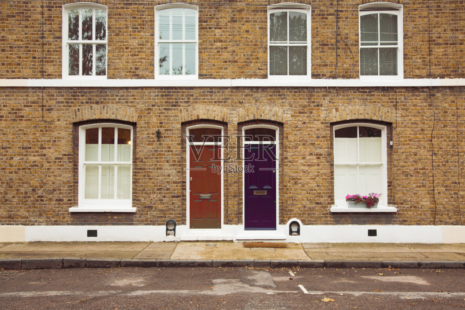 伦敦褐石立面与人行道照片摄影图片