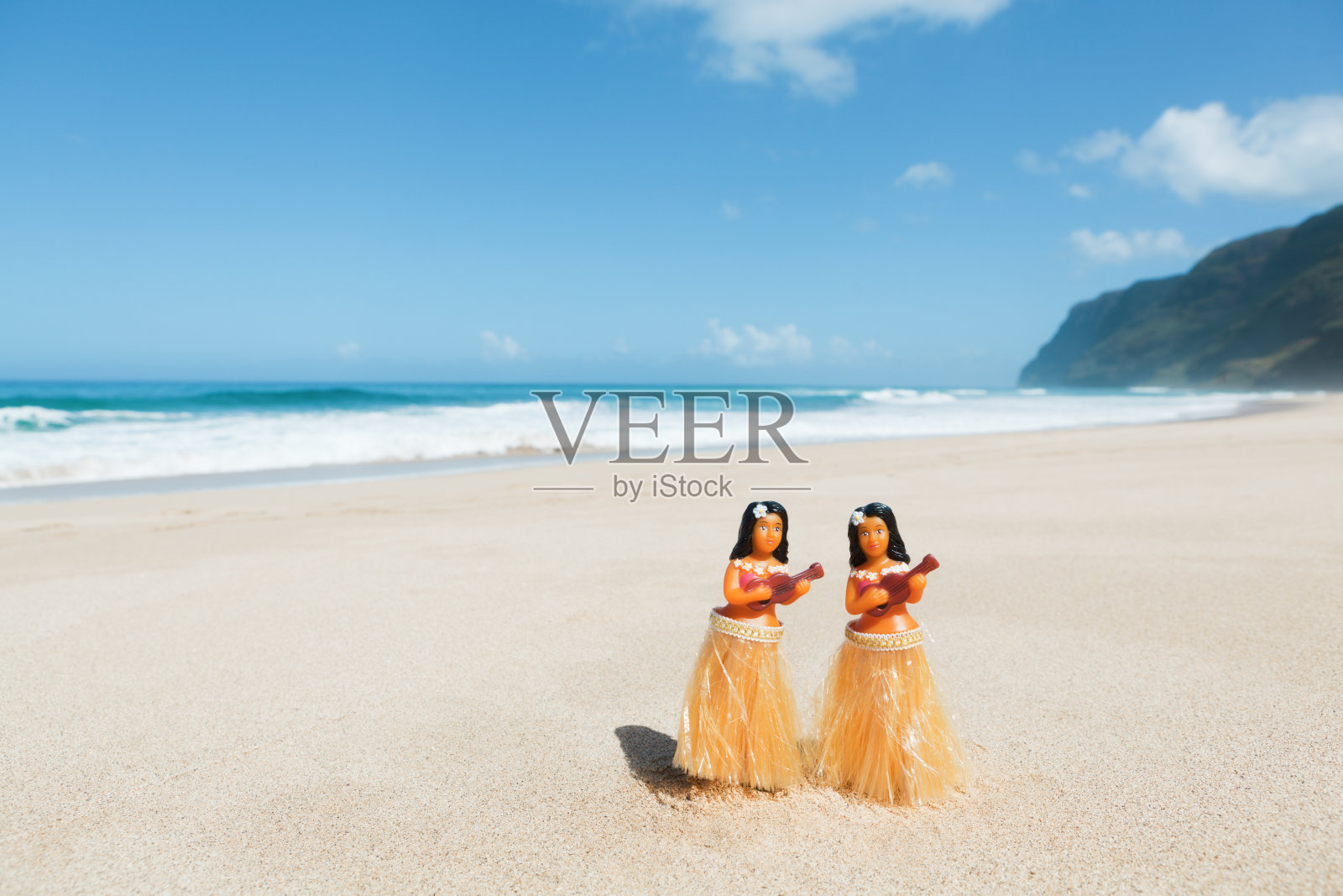 夏威夷考艾岛海滩上的草裙舞娃娃照片摄影图片