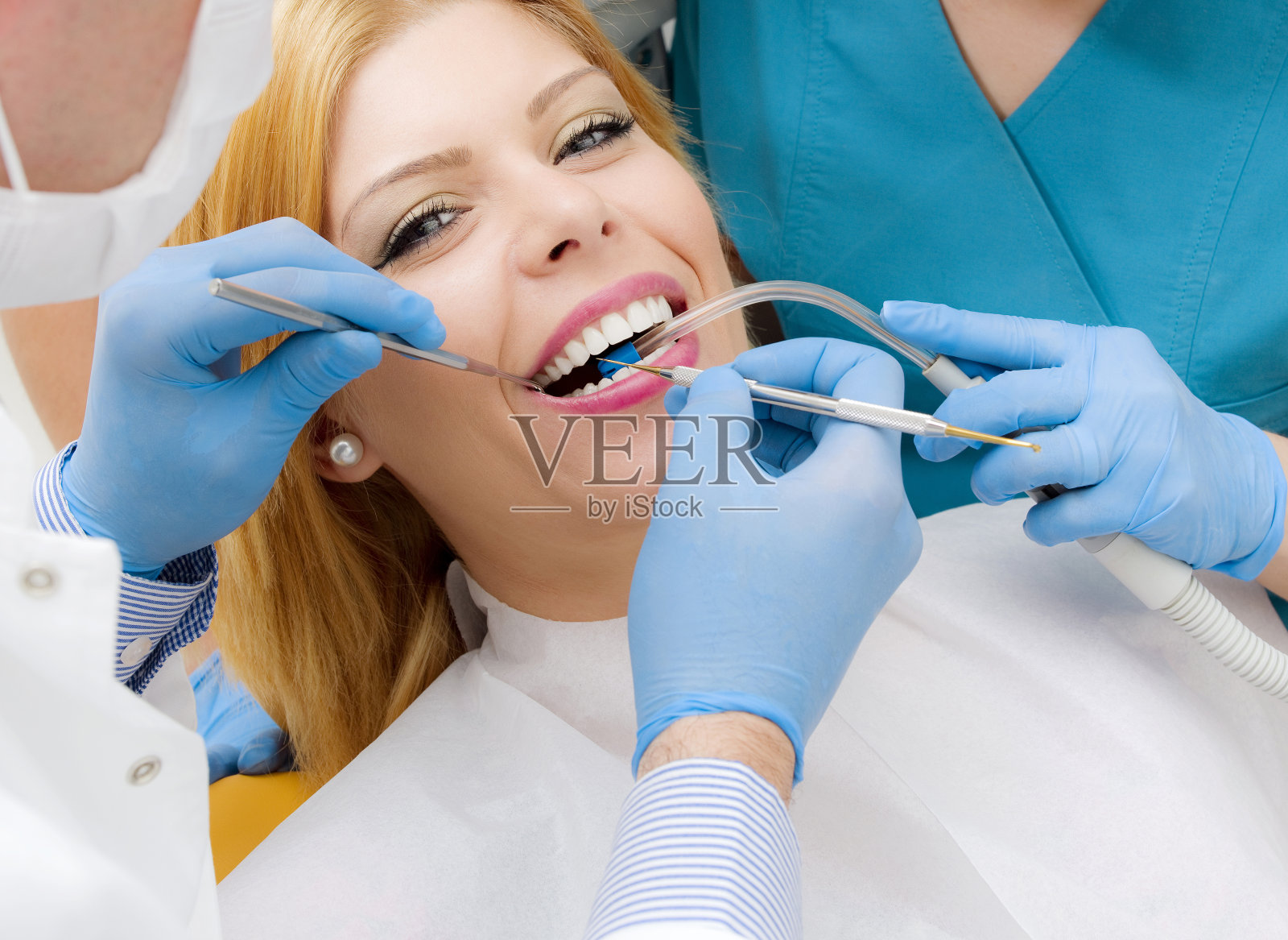 牙科医生的手术照片摄影图片