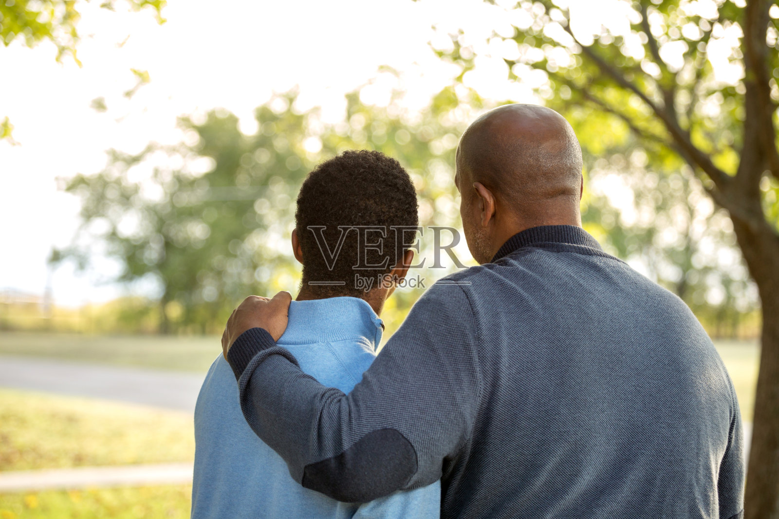 非裔美国人父亲和儿子照片摄影图片