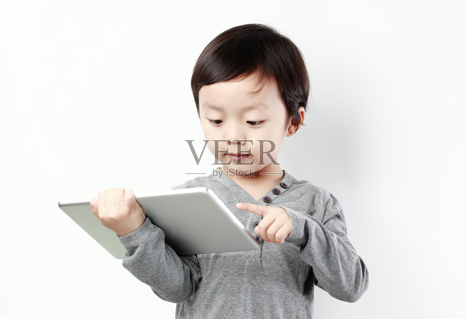 男孩用平板电脑照片摄影图片