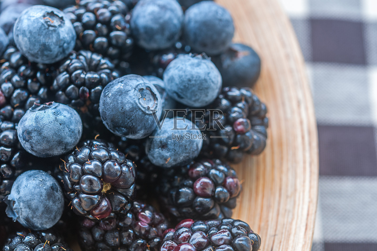 黑莓和蓝莓照片摄影图片