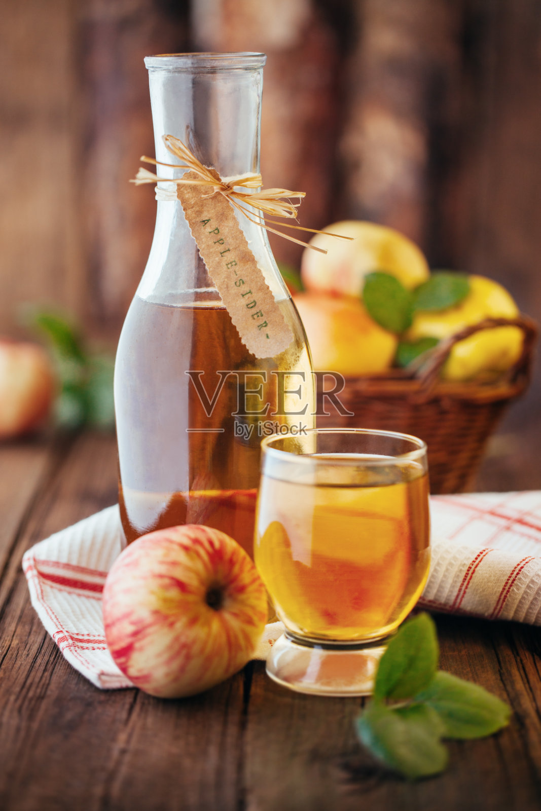 自制有机苹果酒照片摄影图片