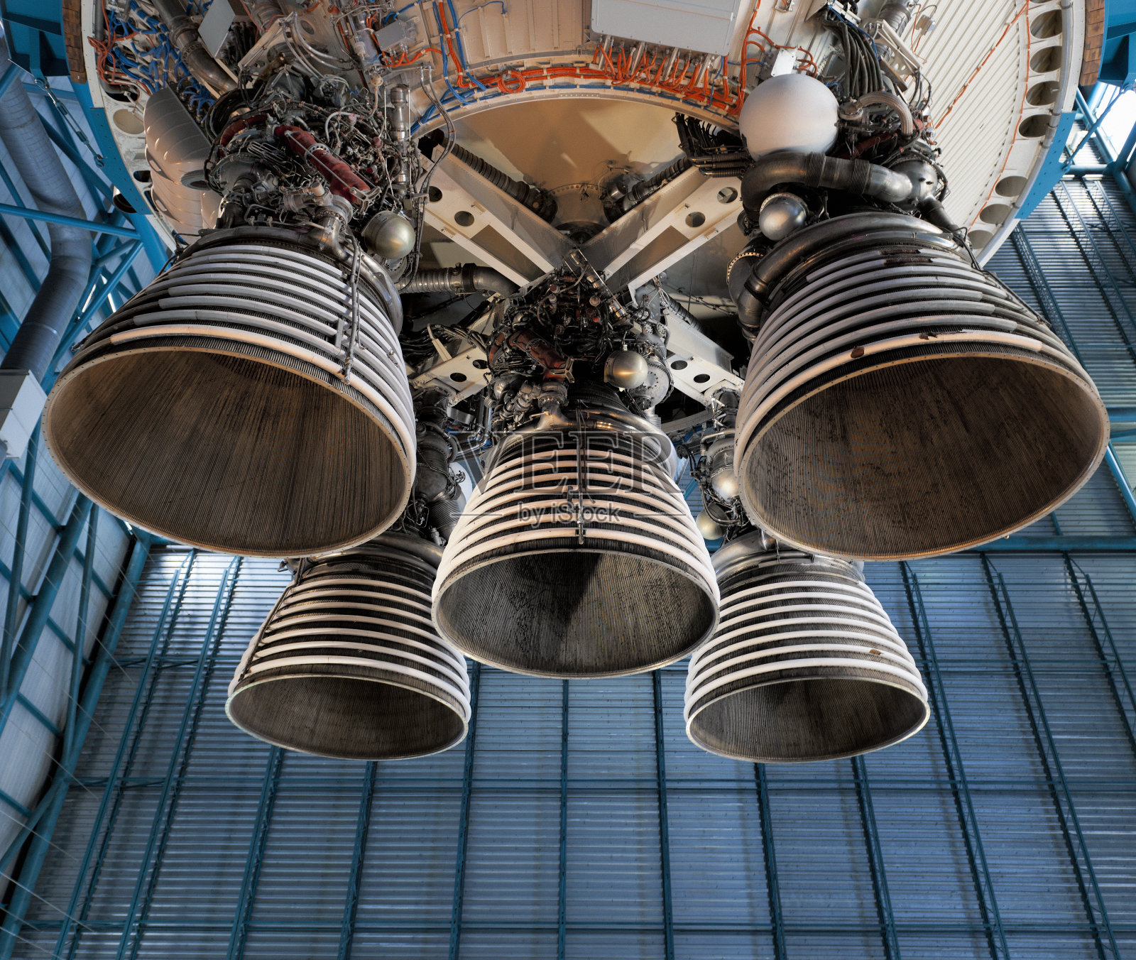 土星5号火箭发动机和排气管照片摄影图片