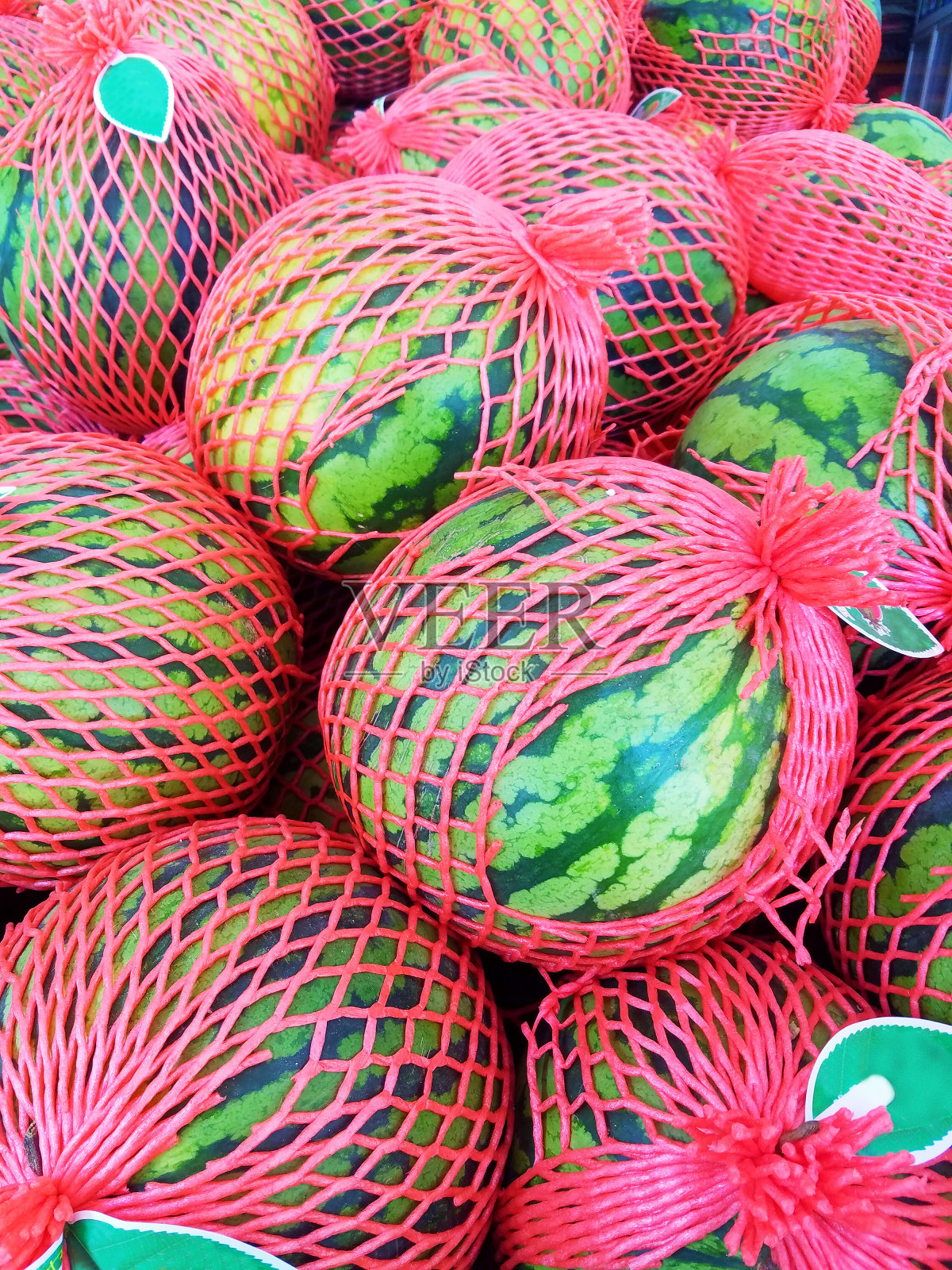 新鲜西瓜在出售照片摄影图片