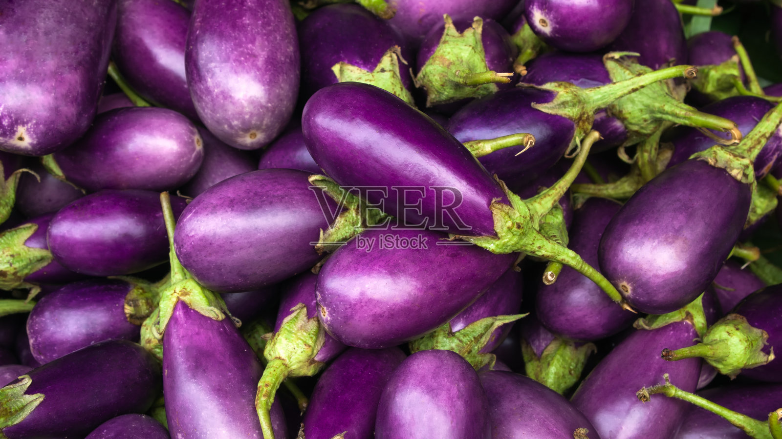 几个紫色茄子的特写照片摄影图片