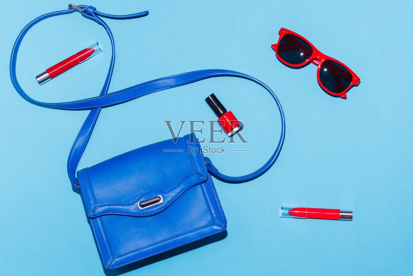 红色和蓝色的时尚女性夏季配饰照片摄影图片