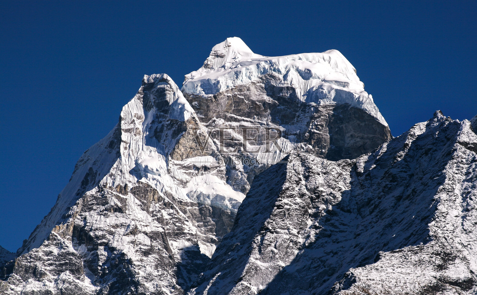 康加山雪鞍尼泊尔喜马拉雅山脉照片摄影图片