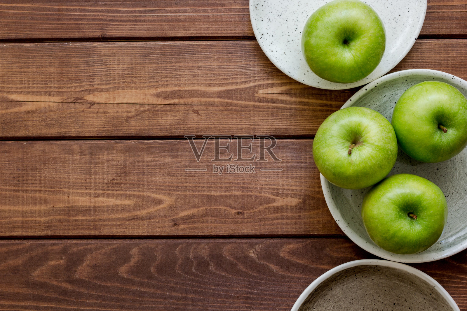 夏季食物与绿色的苹果在白色的背景顶视图模拟照片摄影图片