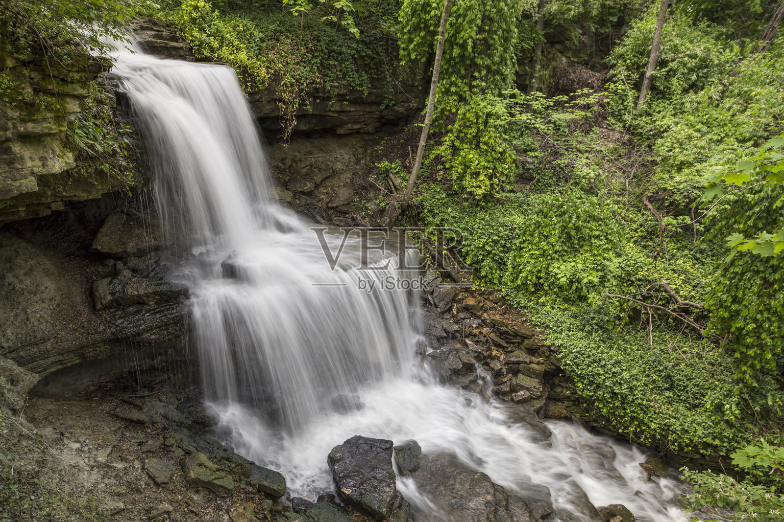 俄亥俄州西弥尔顿的瀑布照片摄影图片