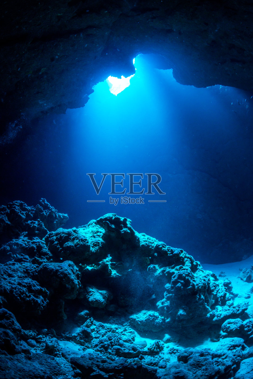 宫古岛的水下洞穴照片摄影图片
