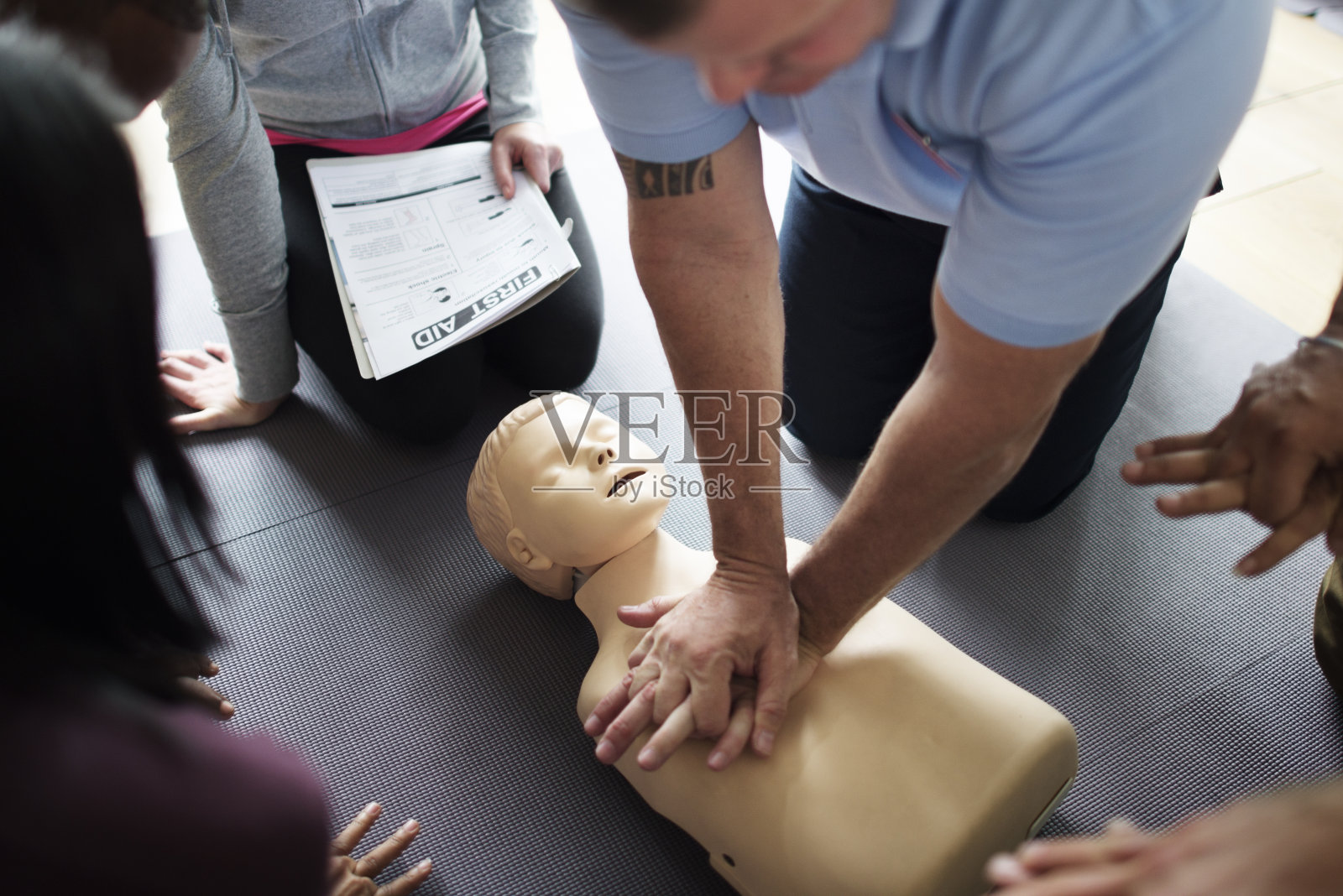 CPR急救培训概念照片摄影图片