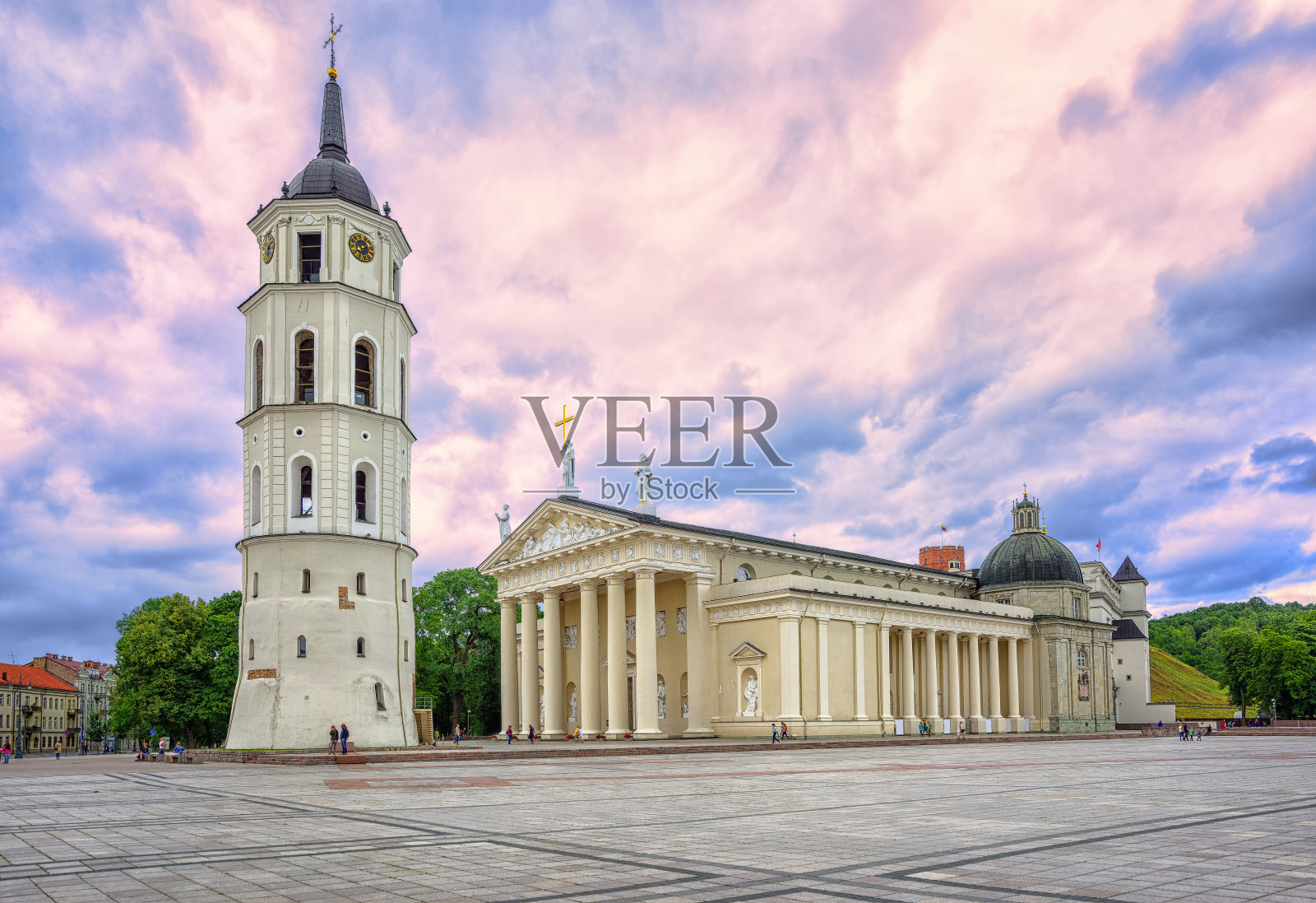 立陶宛维尔纽斯老城的大教堂照片摄影图片