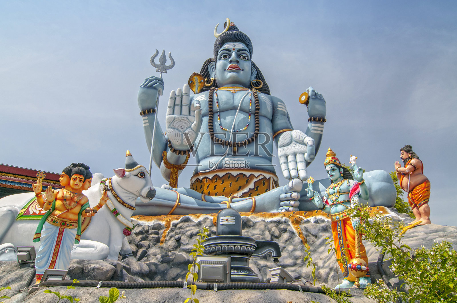 斯里兰卡亭可马里科斯瓦拉姆神庙的湿婆神巨大雕像。照片摄影图片