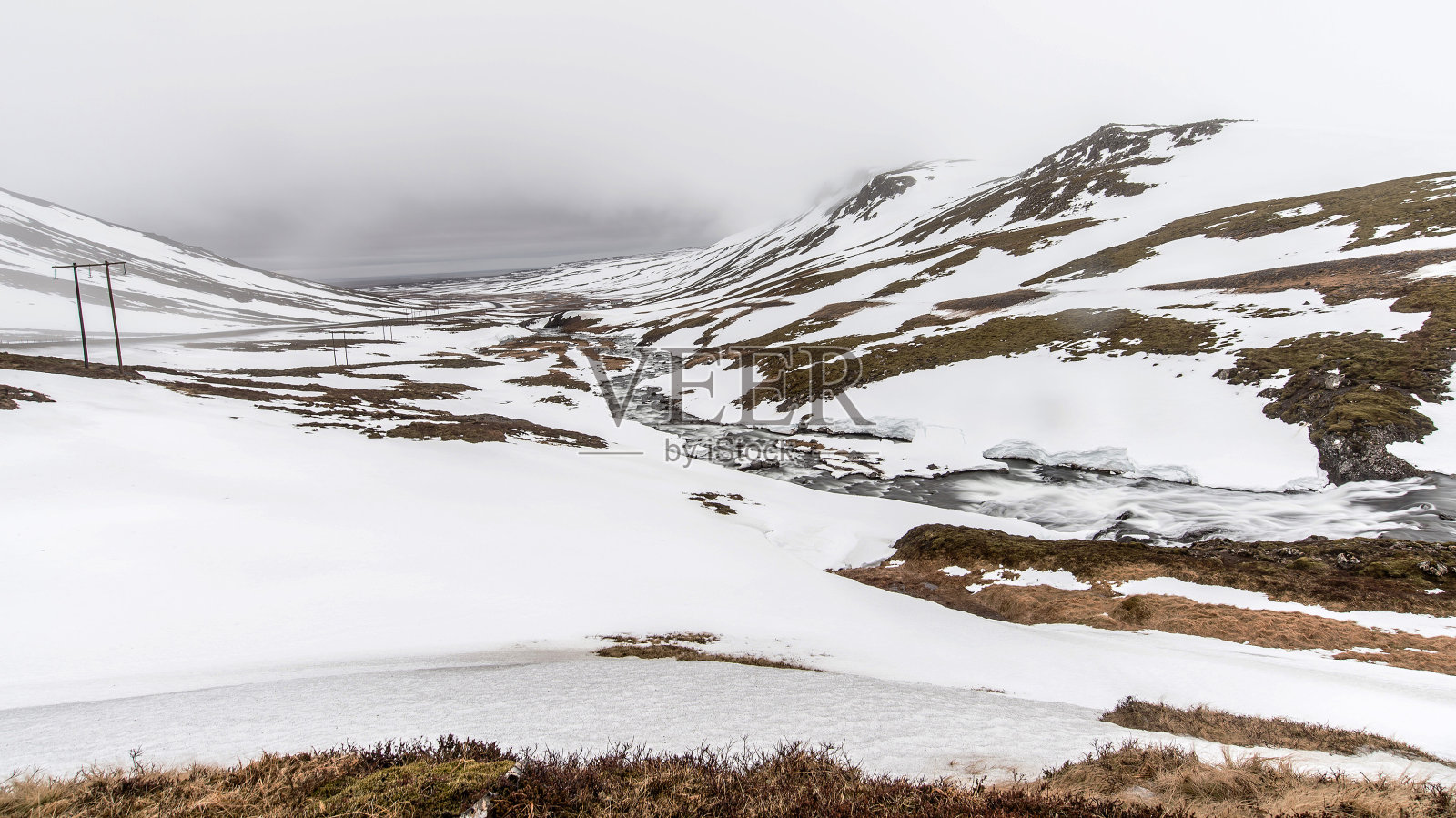 冰岛的冬季景观有雪和山照片摄影图片