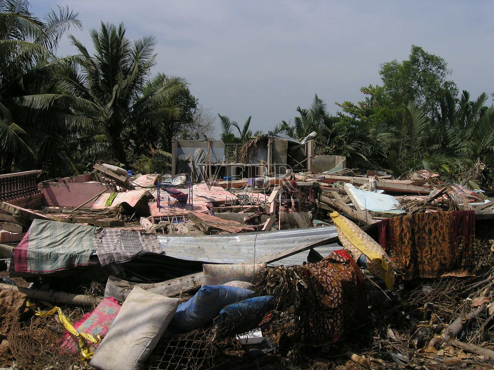 自然灾害使许多人无家可归照片摄影图片