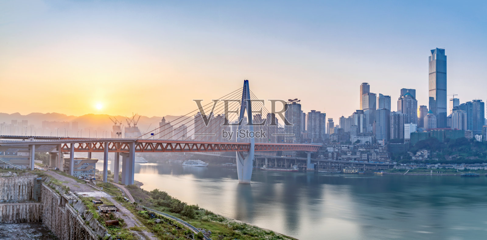 现代重庆全景，长江大桥，日出，中国照片摄影图片