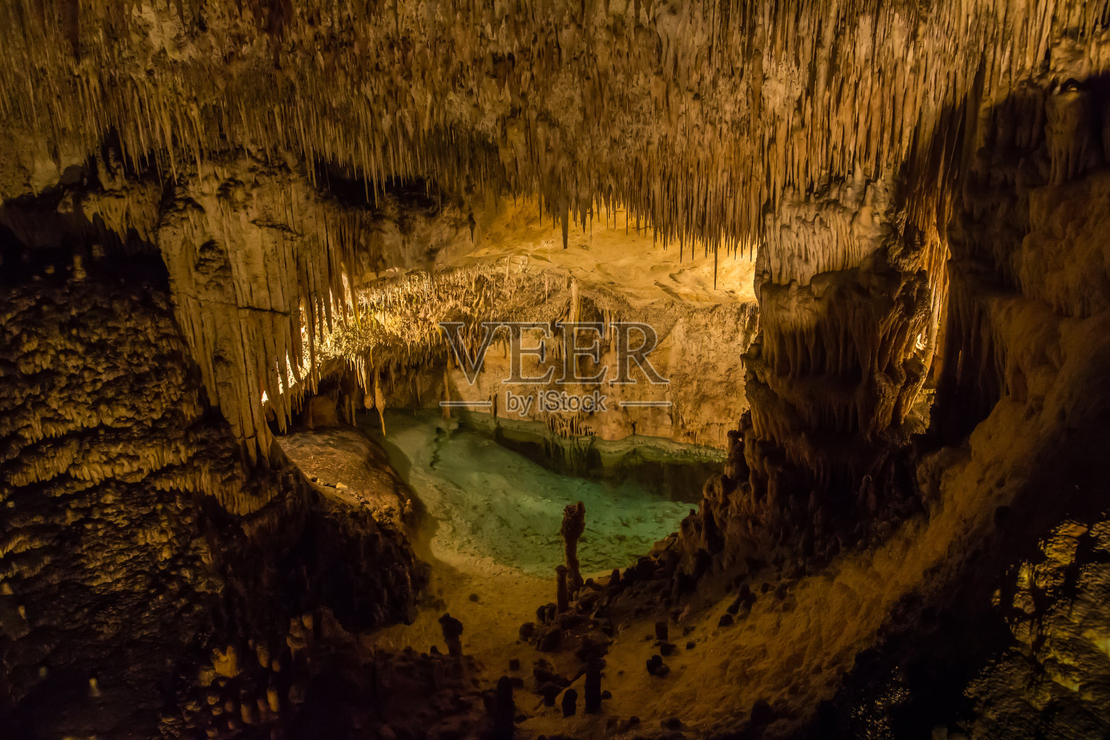 马略卡岛，格瓦拉奇，美妙的钟乳石洞穴照片摄影图片