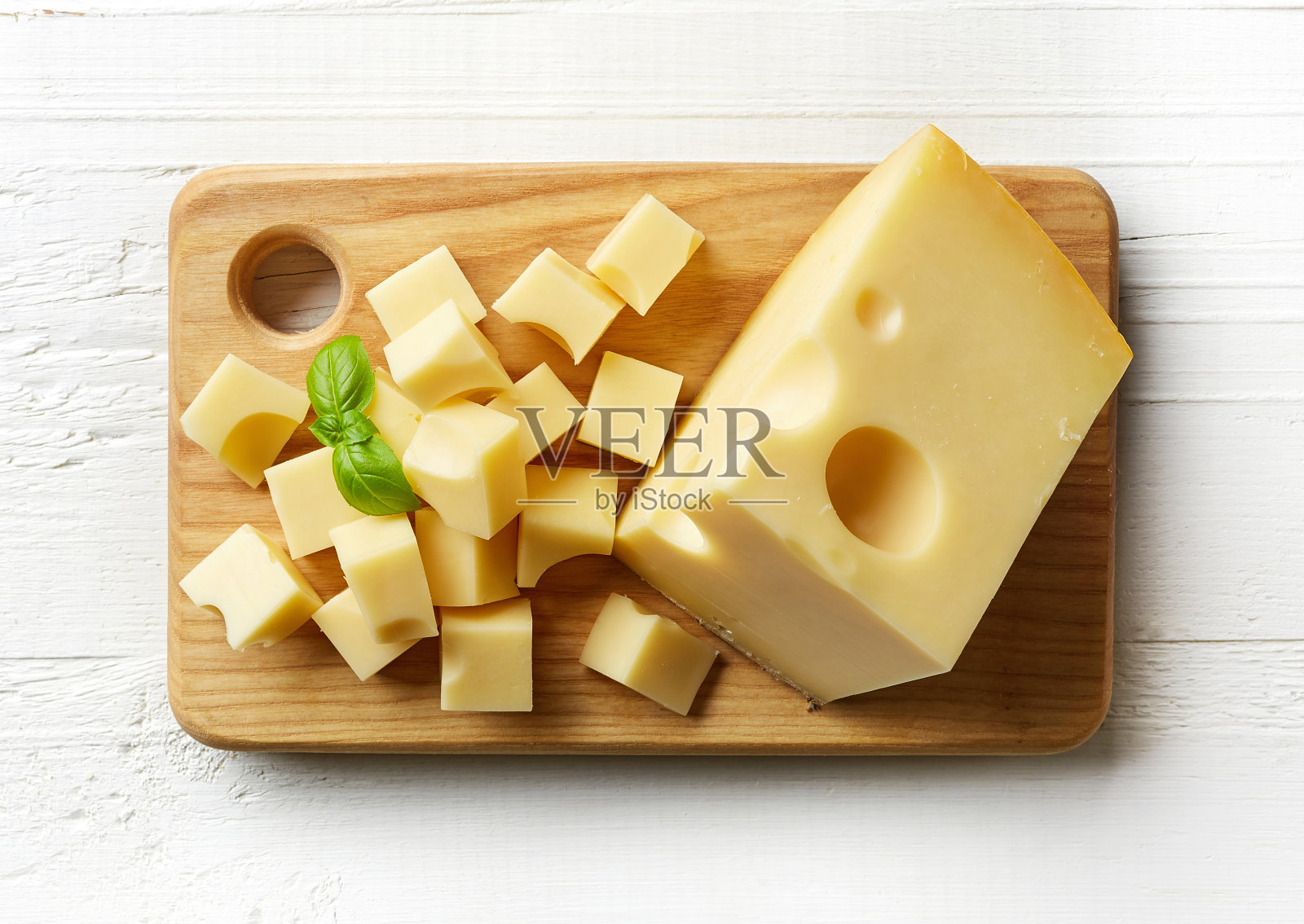 一块和一块瑞士奶酪照片摄影图片