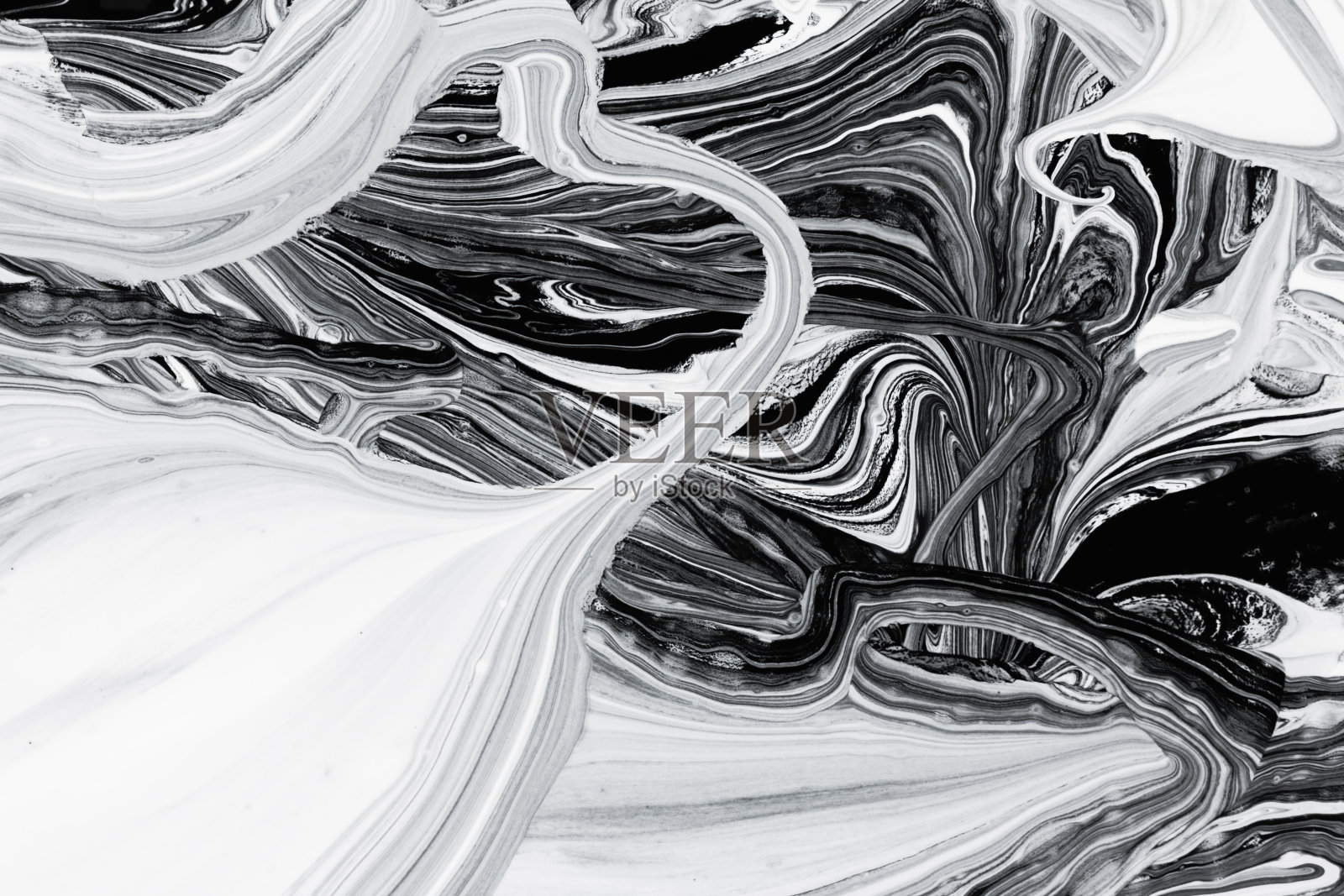 抽象背景，白色和黑色的矿物油油漆上的水照片摄影图片