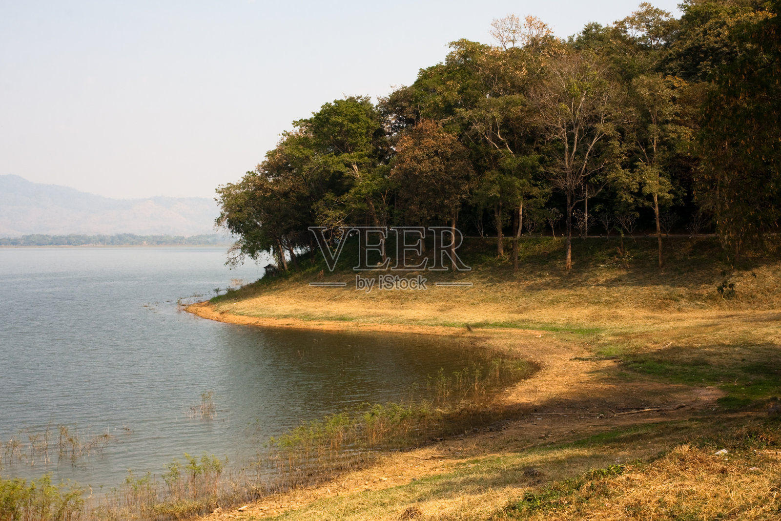 当地水湖自然景观优美照片摄影图片