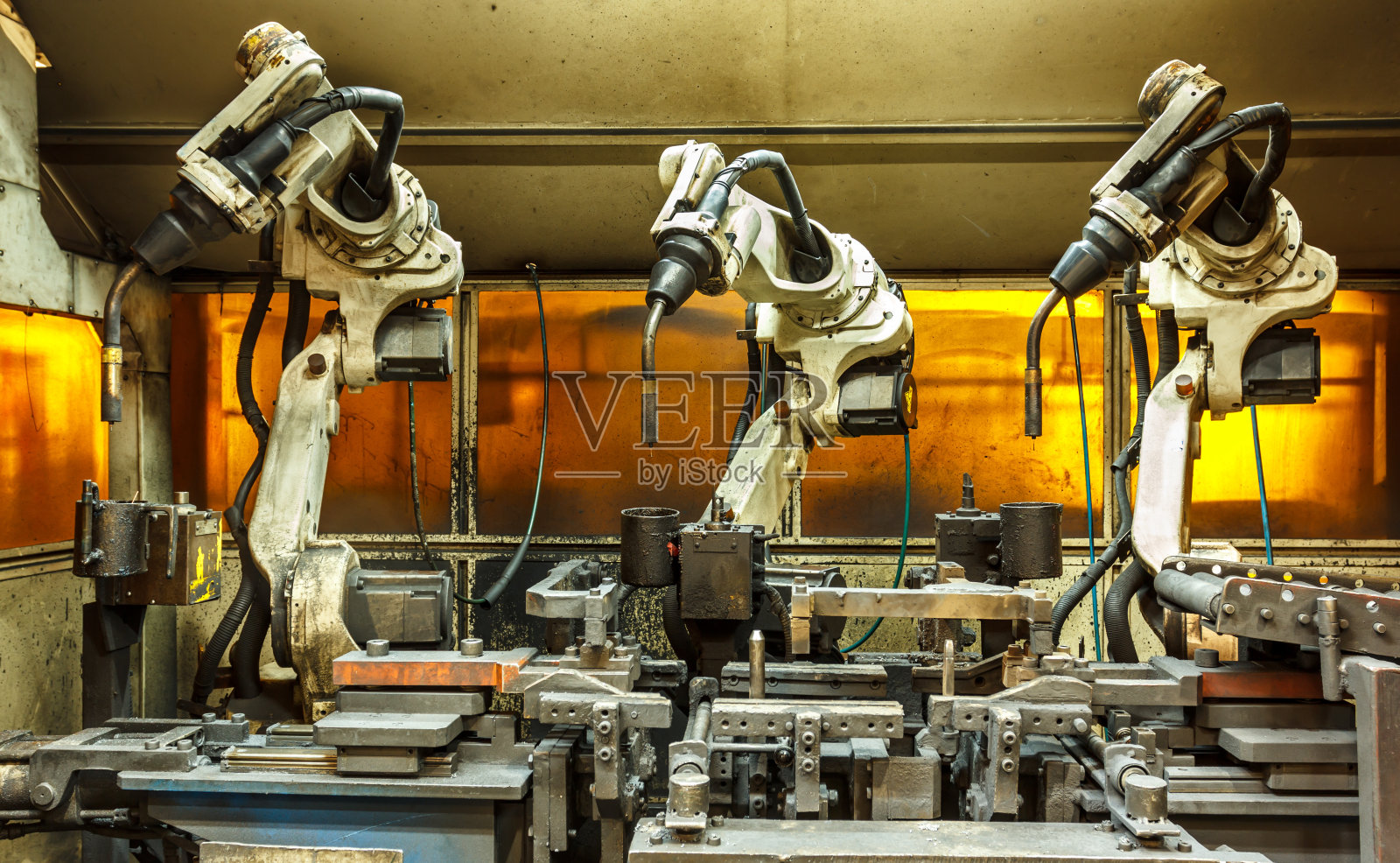 机器人焊接团队在汽车零部件行业照片摄影图片