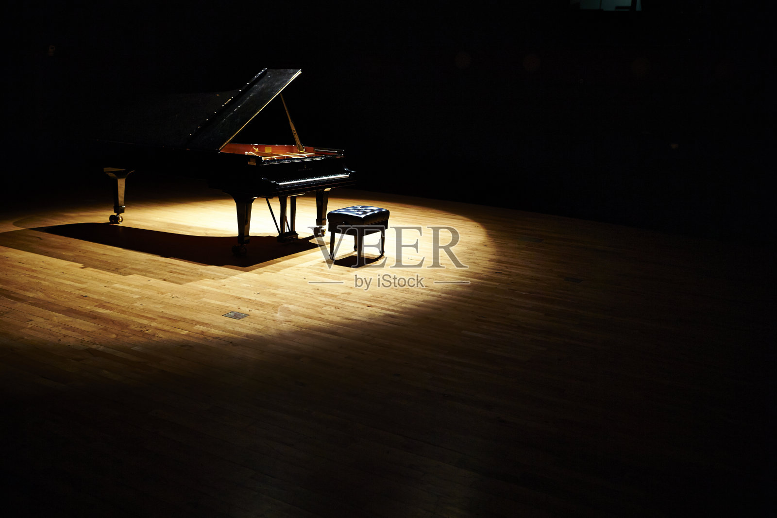 三角钢琴照片摄影图片