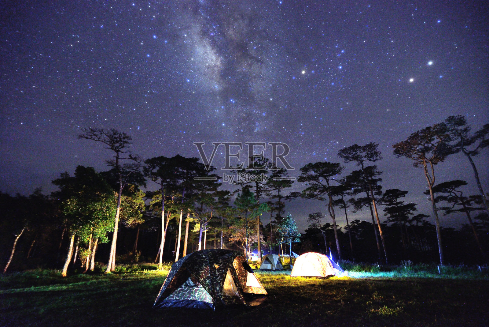 泰国福岛国家公园银河下的露营地照片摄影图片