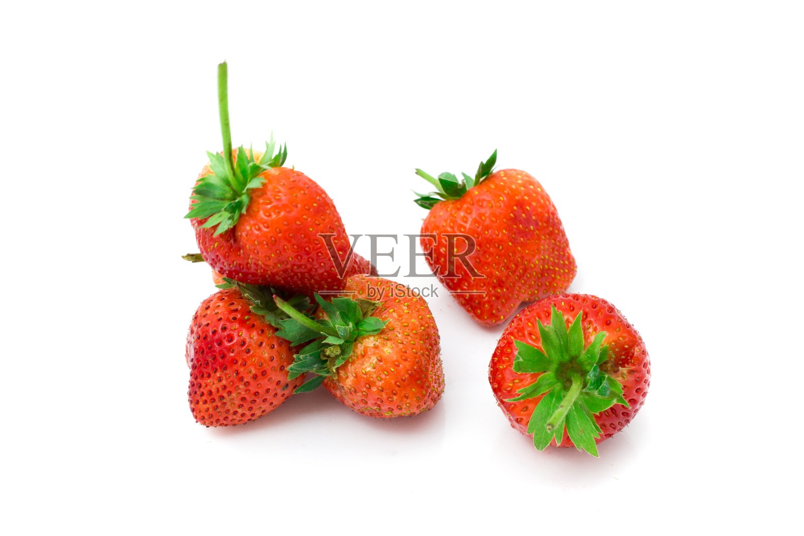 新鲜草莓孤立在白色背景。照片摄影图片
