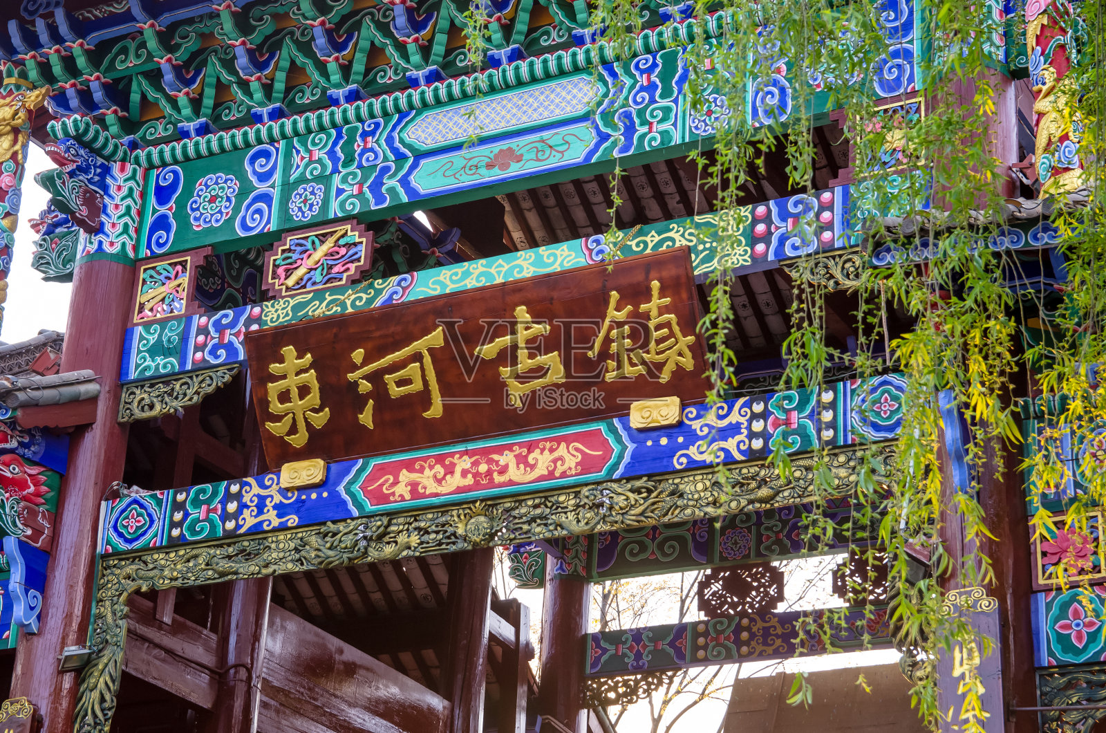 束河古镇是丽江最古老的栖息地之一，也是古茶之路上保存完好的古镇。照片摄影图片