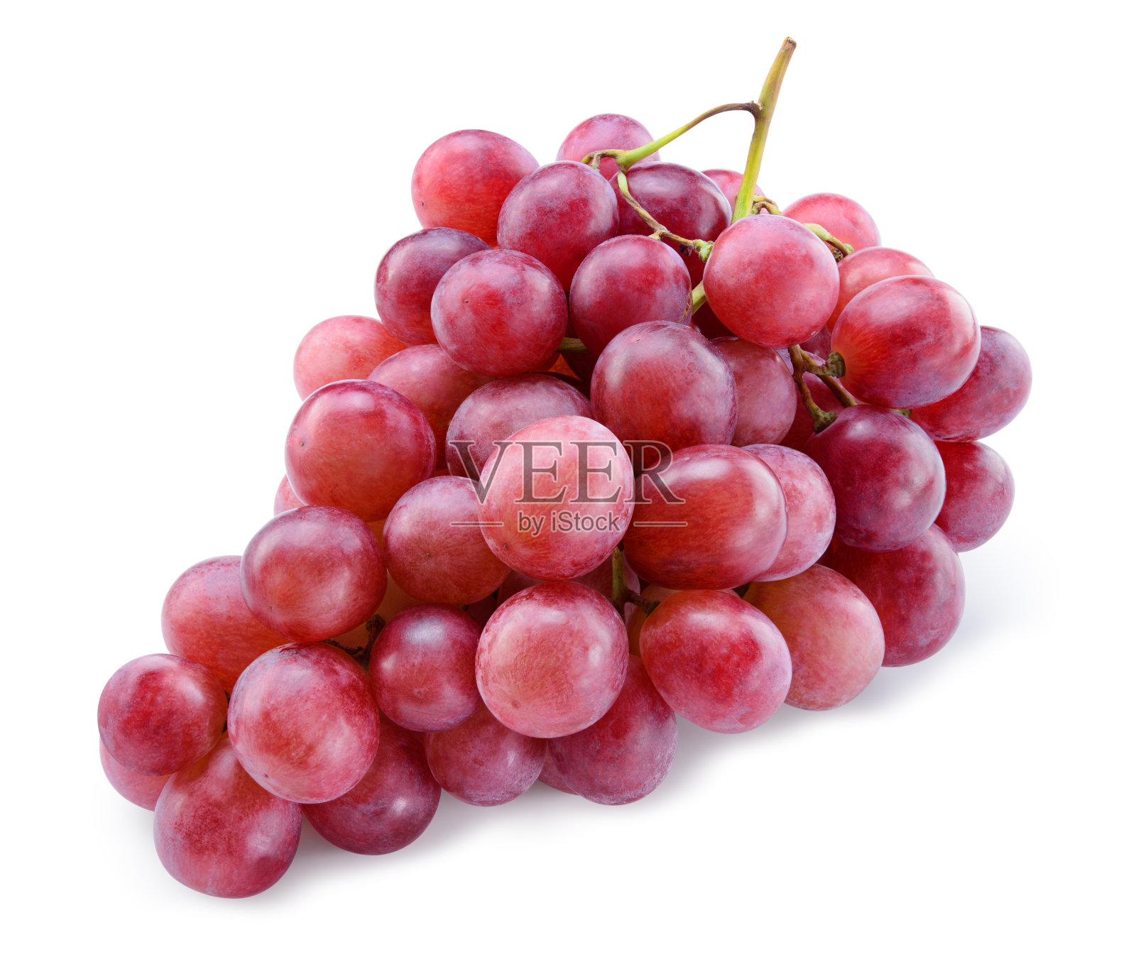 成熟的红葡萄。粉红色的束孤立在白色的背景。剪切路径。全景深。照片摄影图片