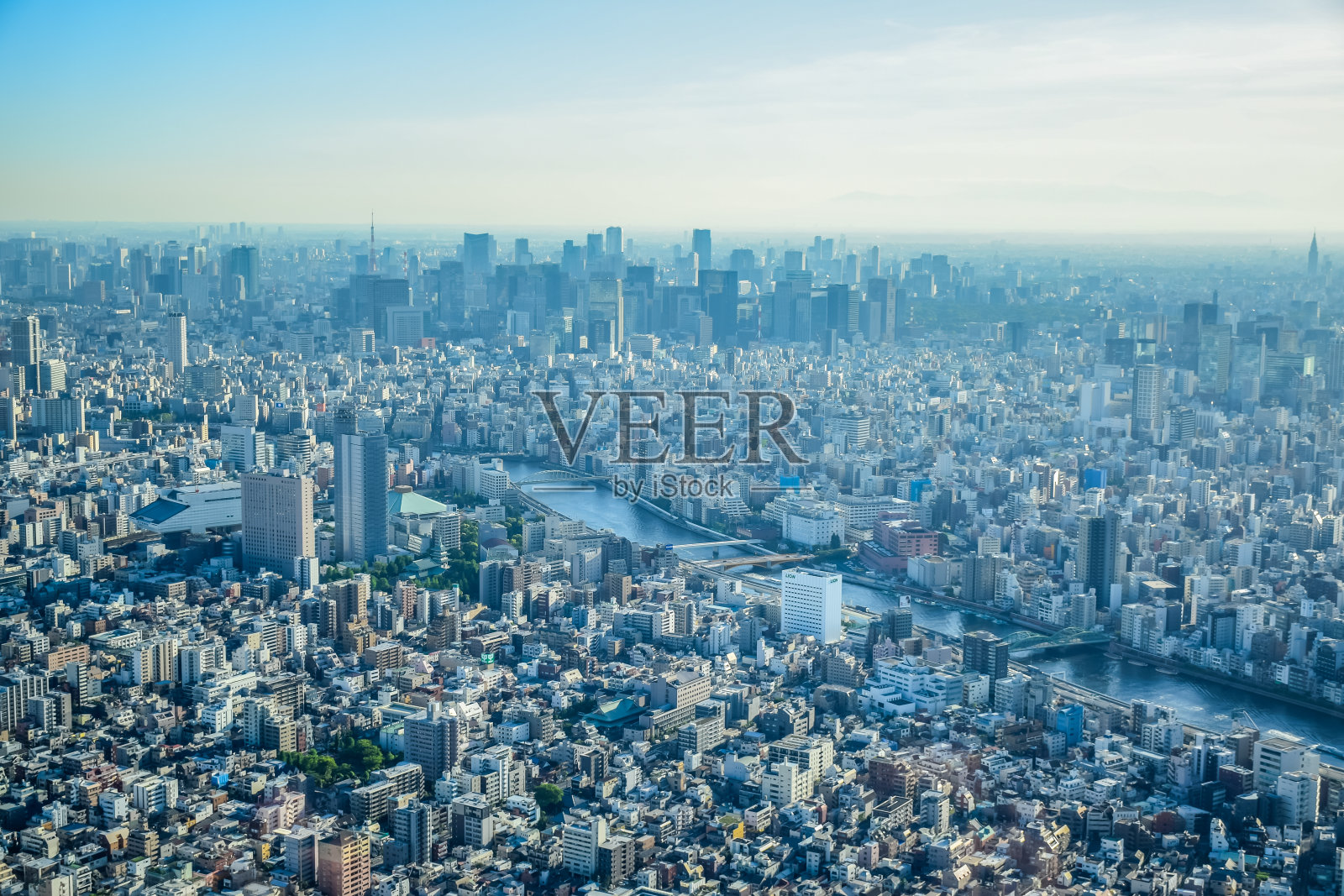 鸟瞰图从东京天空树塔顶拍摄的东京城市照片摄影图片