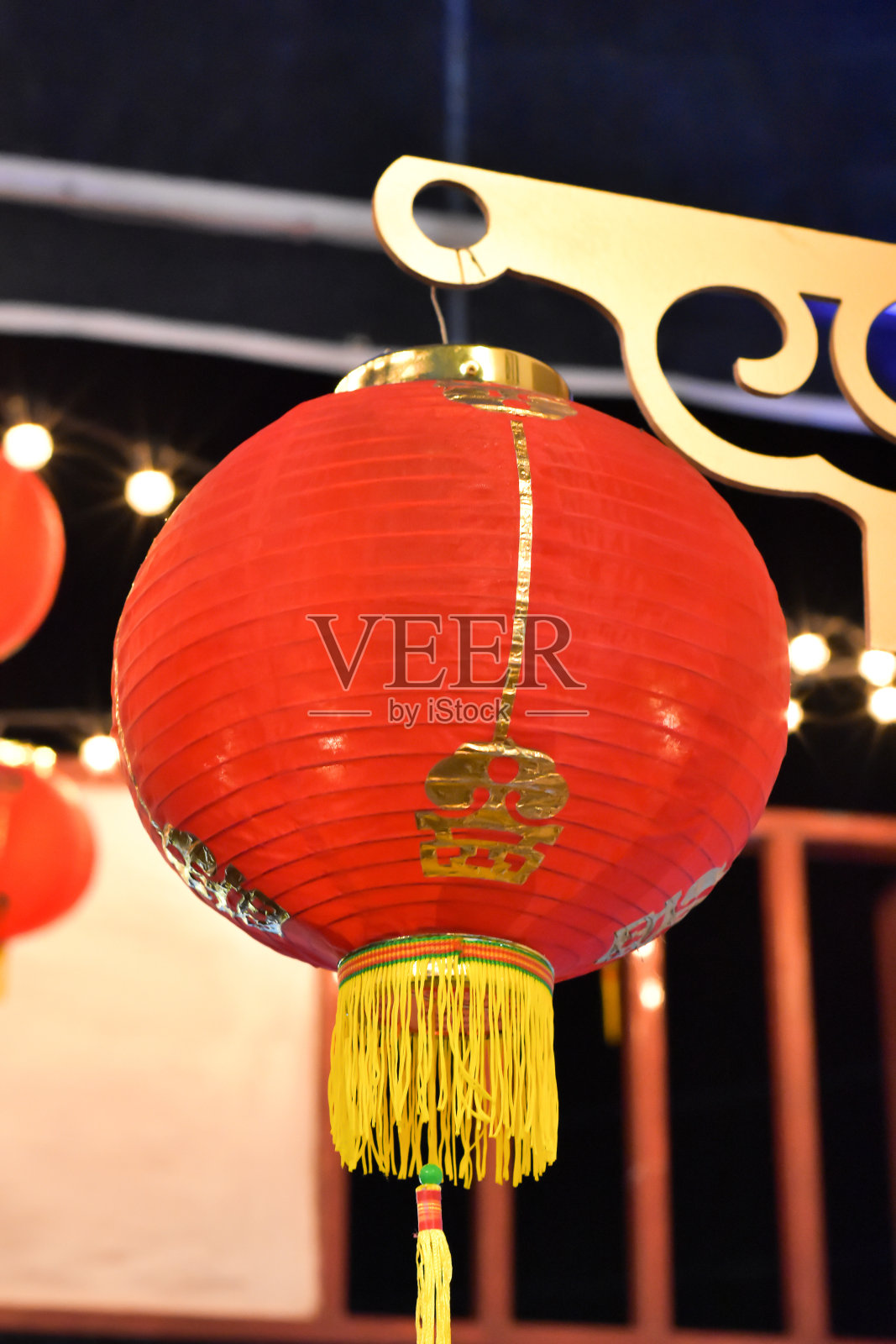 中国的灯笼在晚上只有一种红色。照片摄影图片