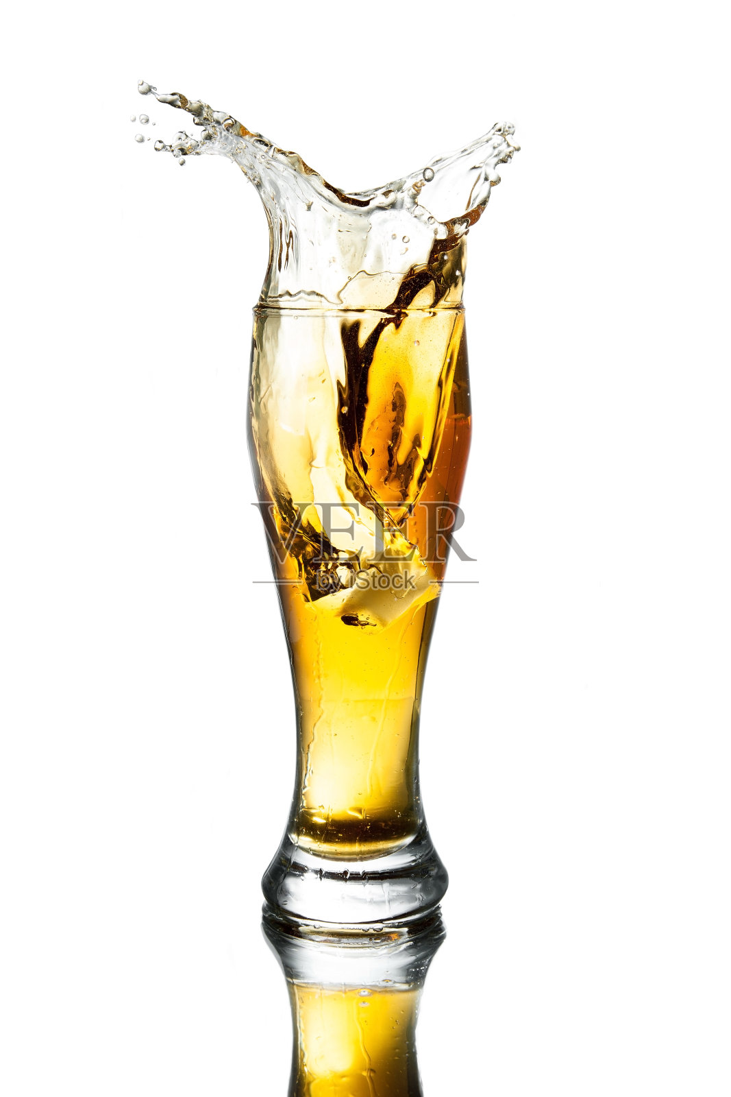玻璃杯里的啤酒照片摄影图片