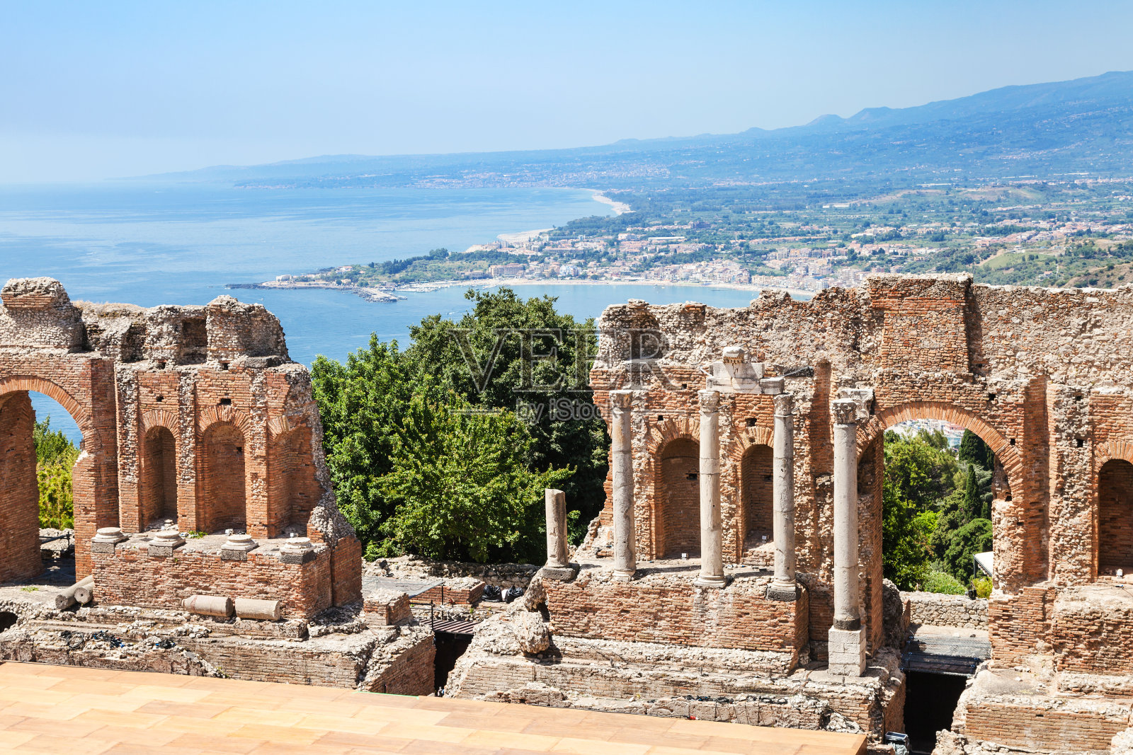 希腊剧院和爱奥尼亚海岸的废墟照片摄影图片