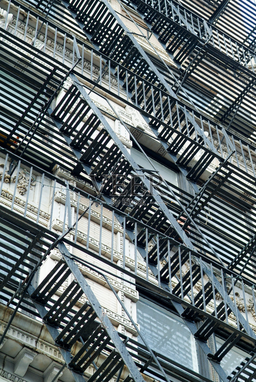 纽约市一堵外墙上的楼梯照片摄影图片