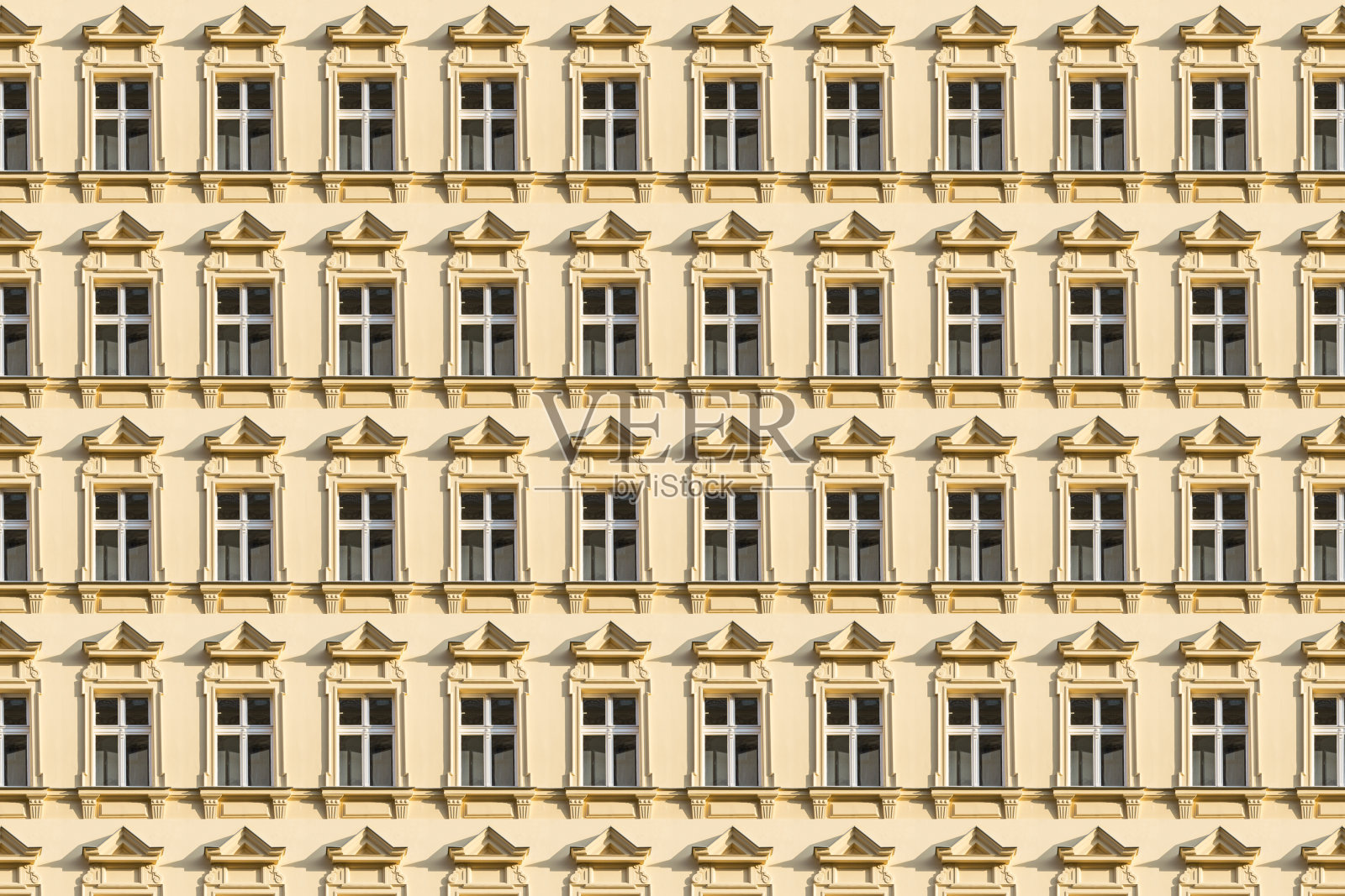 建筑模式，柏林Kreuzberg的一个老房子的窗户照片摄影图片